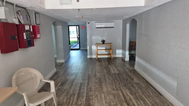 Unit 9510 photo 3