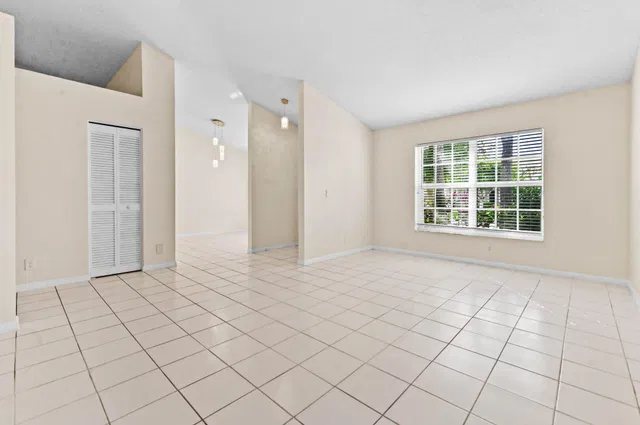 Residence photo 3