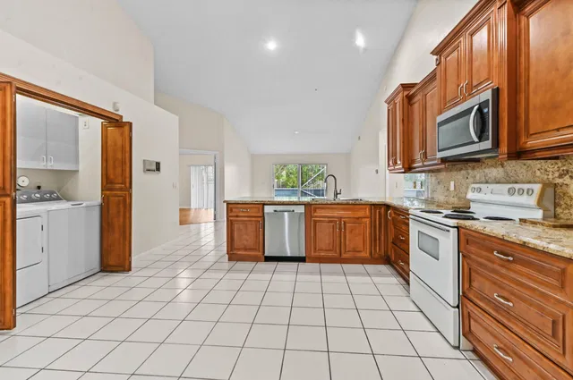Residence photo 5