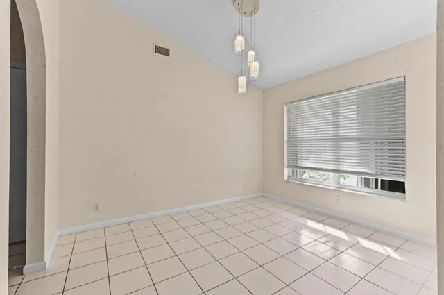 Residence photo 12