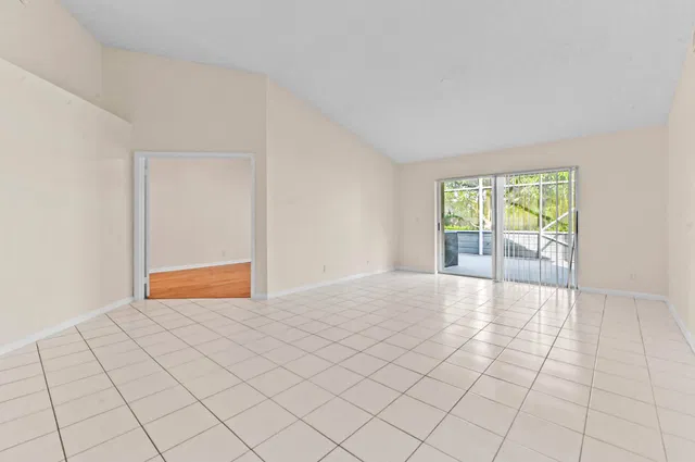Residence photo 17