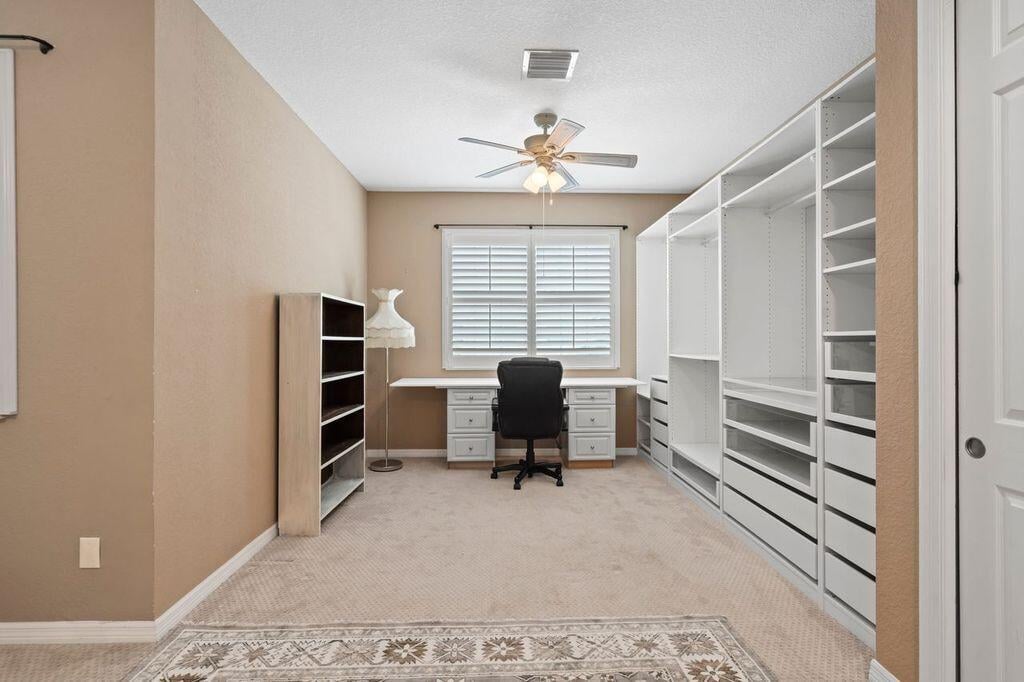 Residence photo 17