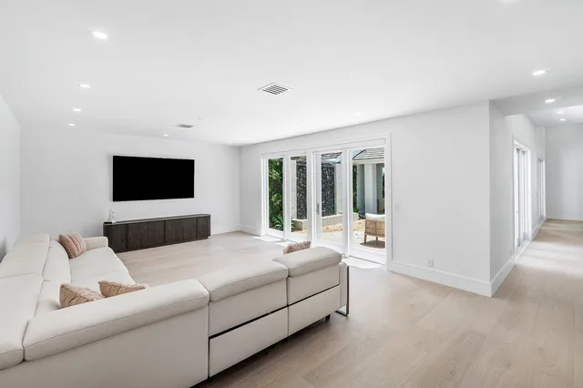 Woodfield Country Club Residence photo 8
