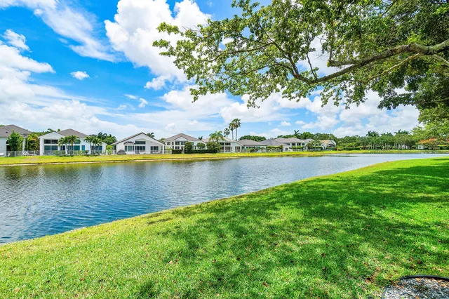 Woodfield Country Club Residence photo 47