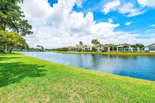 Woodfield Country Club Residence photo 48