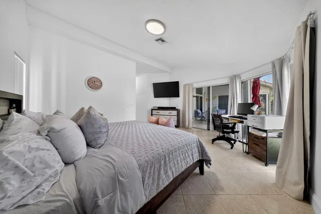 Residence photo 17