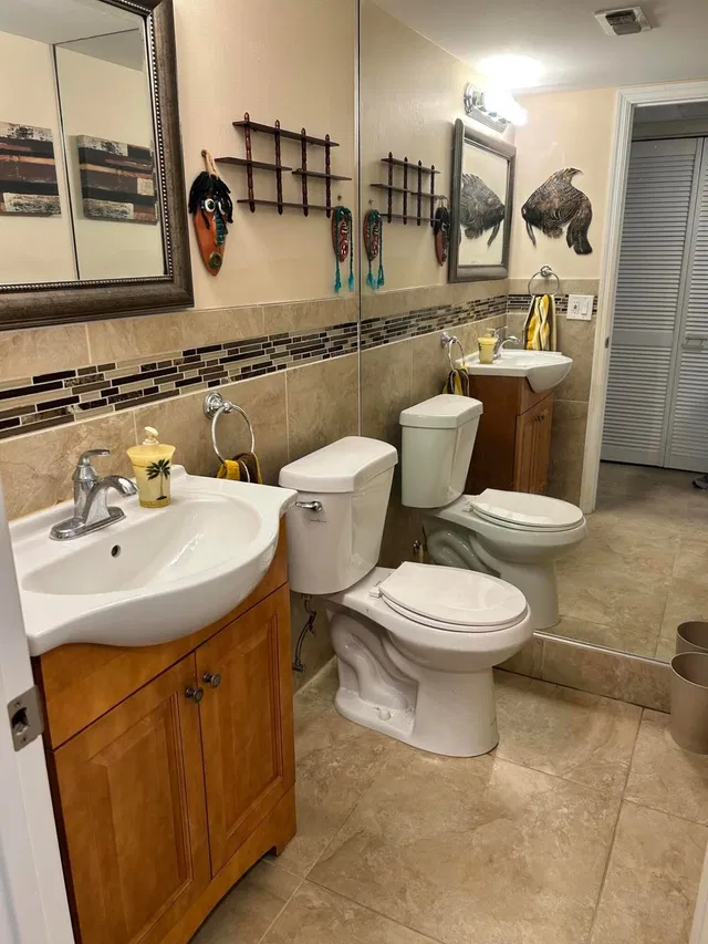 Unit 245 photo 12