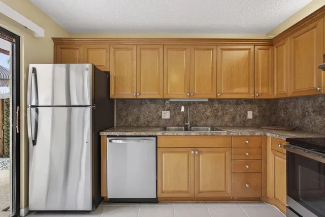 Unit C photo 18