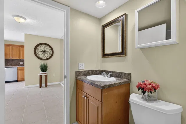 Unit C photo 27