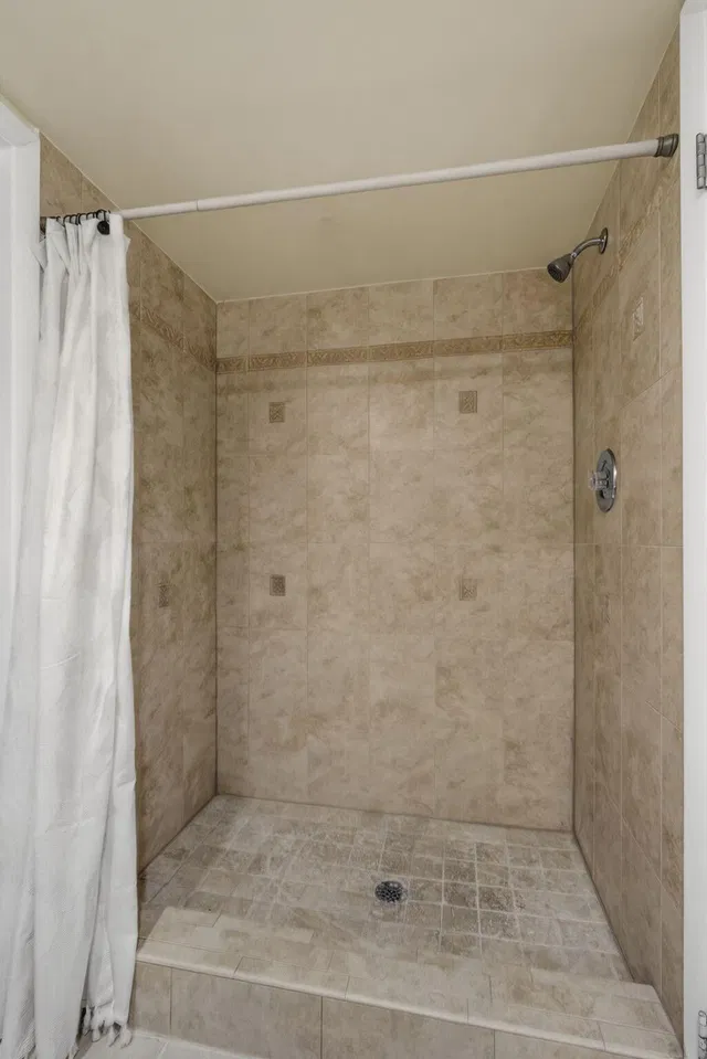 Unit C photo 29