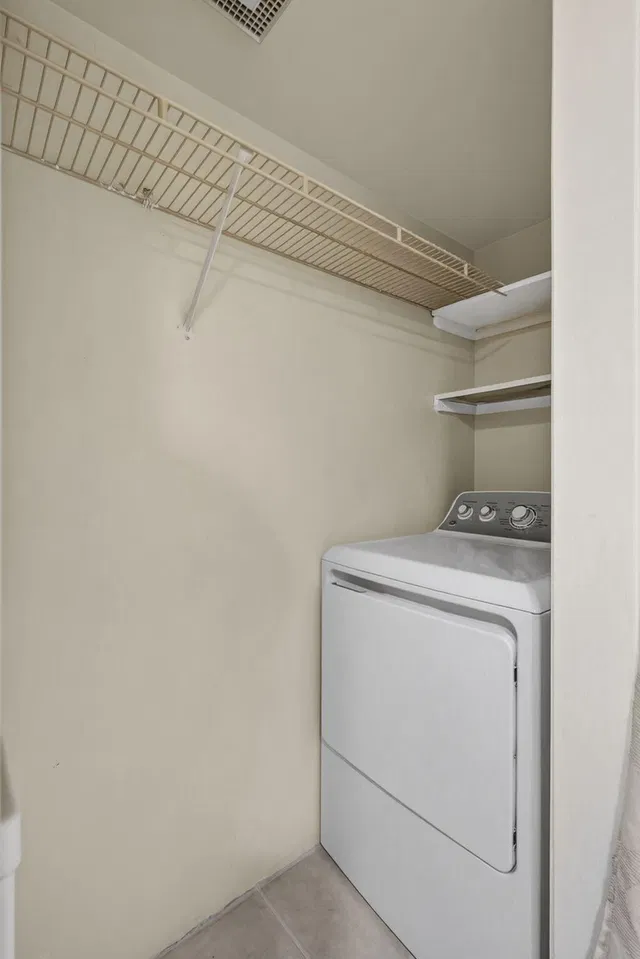 Unit C photo 35