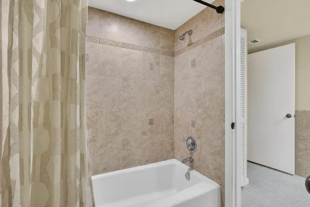 Unit C photo 37