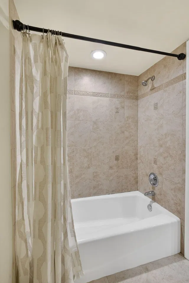 Unit C photo 38