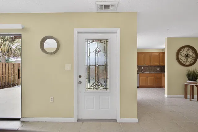 Unit C photo 11