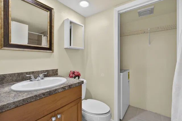 Unit C photo 26