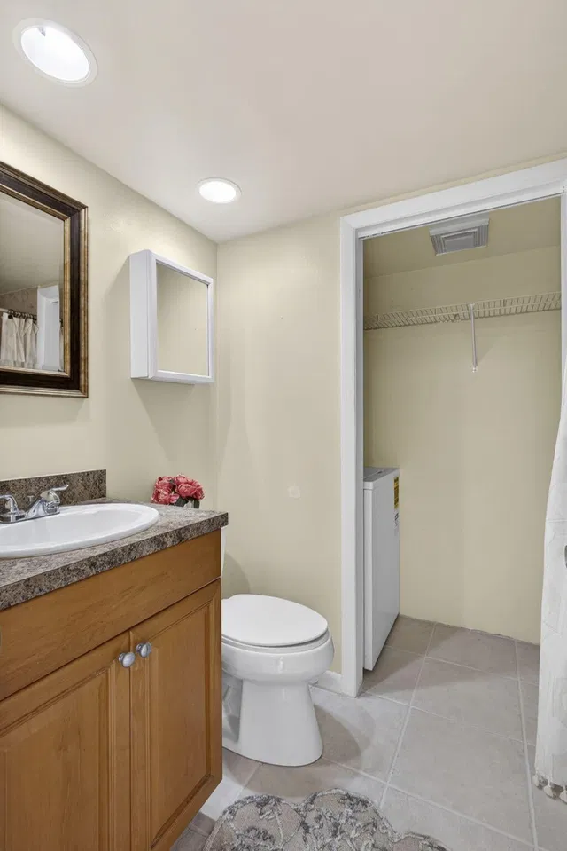 Unit C photo 27