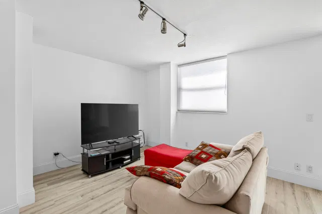 Unit #302 photo 14