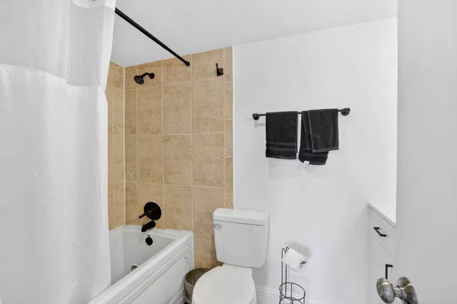 Unit #302 photo 21