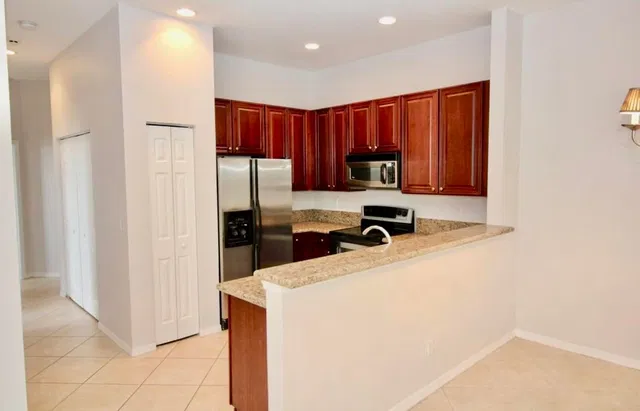 Unit 208 photo 3