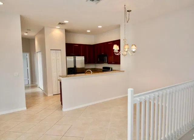 Unit 208 photo 4
