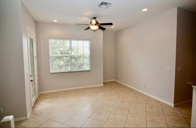 Unit 208 photo 7