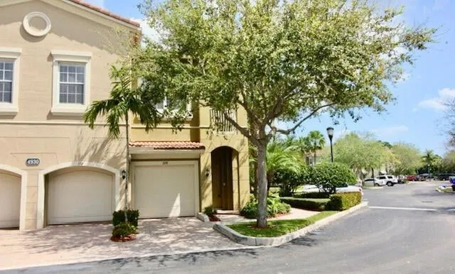 Unit 208 photo 15