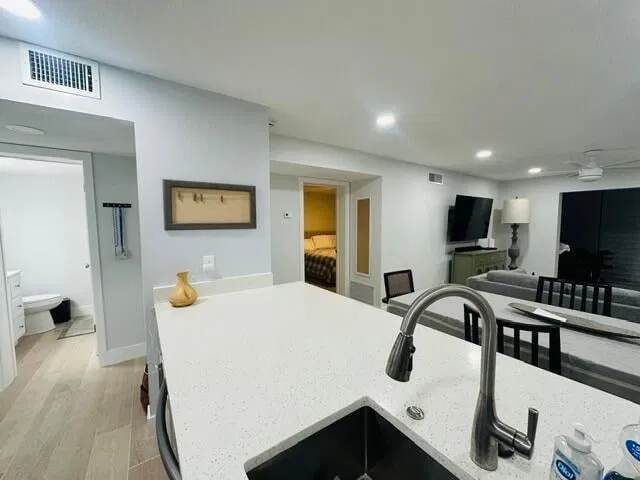 Unit 105 photo 4