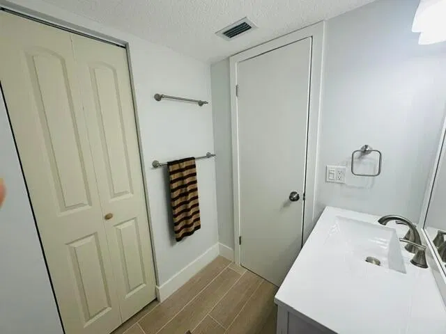 Unit 105 photo 8