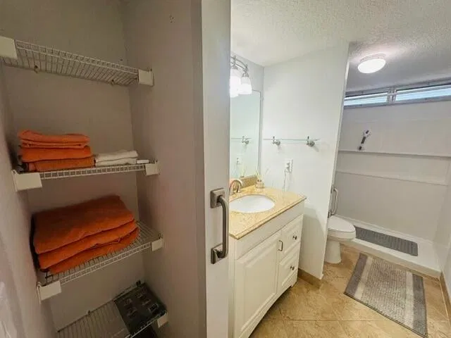 Unit 105 photo 17