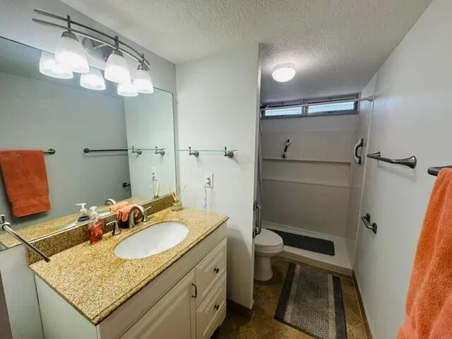 Unit 105 photo 18