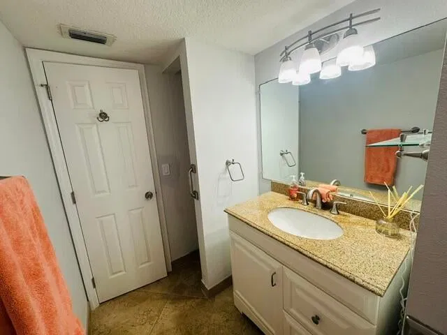 Unit 105 photo 19