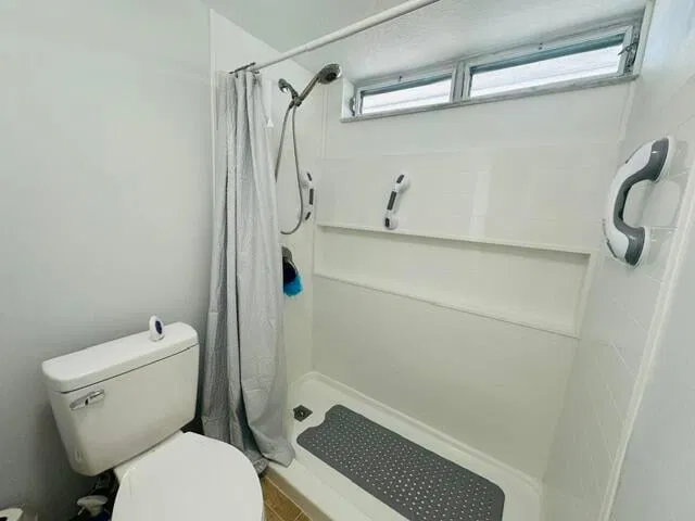 Unit 105 photo 20
