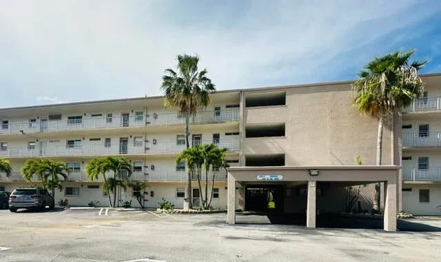 Unit 105 photo 30