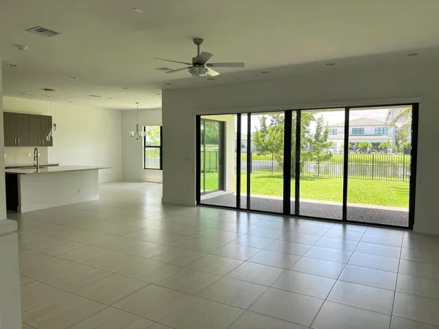 Boca Bridges Residence photo 9