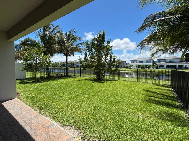 Boca Bridges Residence photo 10