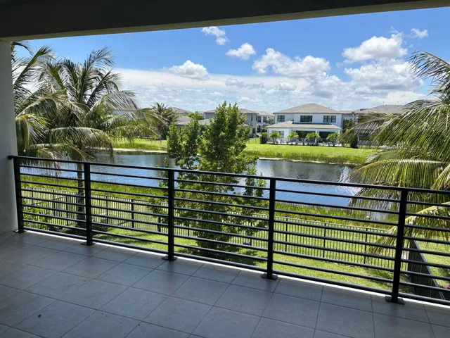 Boca Bridges Residence photo 13