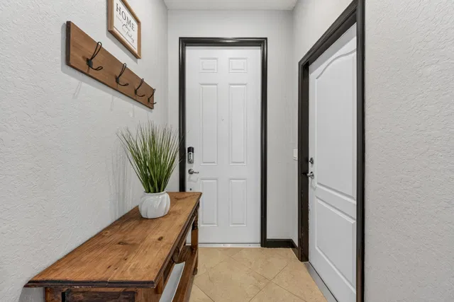 Residence photo 3