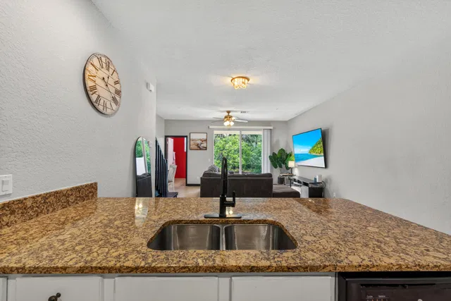 Residence photo 7