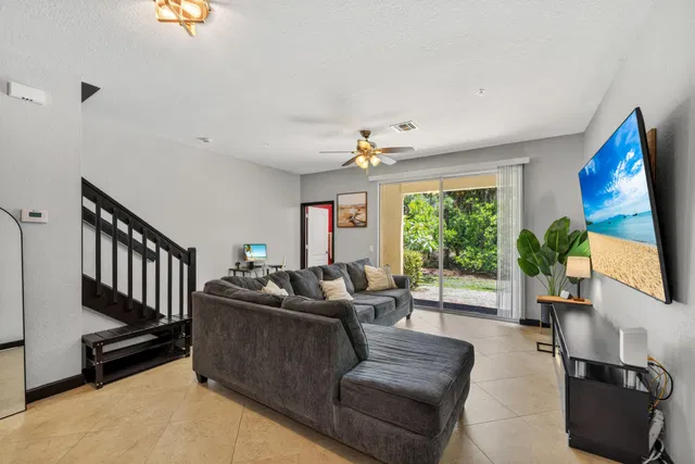 Residence photo 8