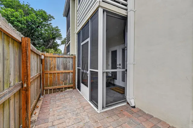  Unit E1 photo 21