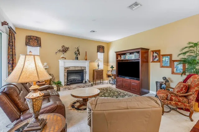 Residence photo 22