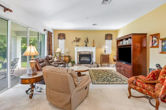 Residence photo 24