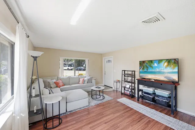Residence photo 4