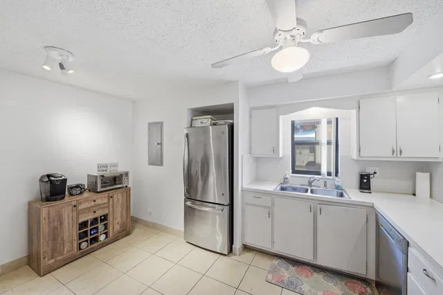 Residence photo 6
