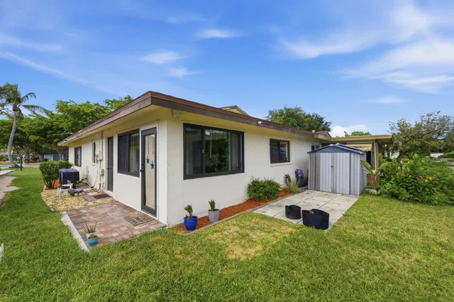 Residence photo 17