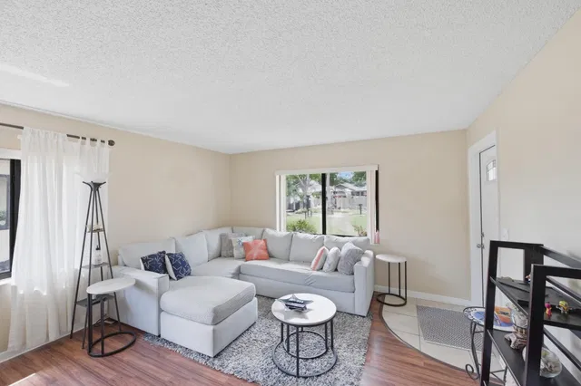 Residence photo 20
