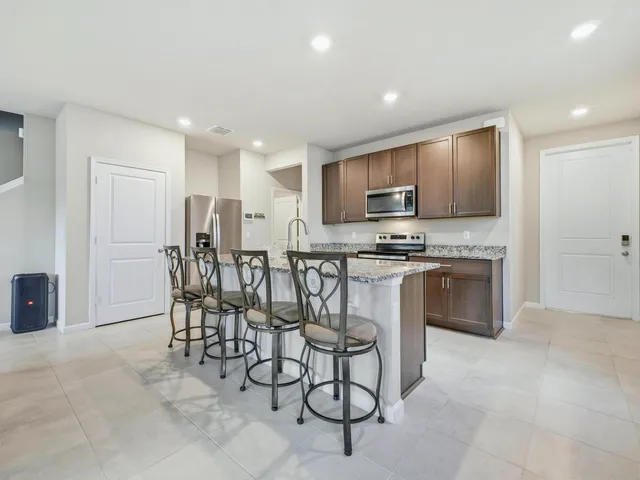 Residence photo 5