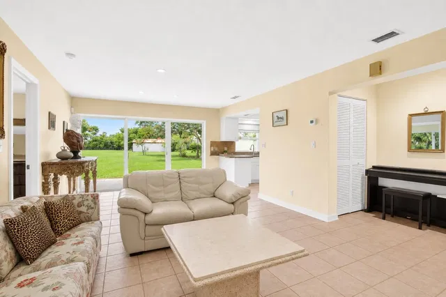 Residence photo 4