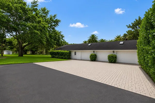 Residence photo 5