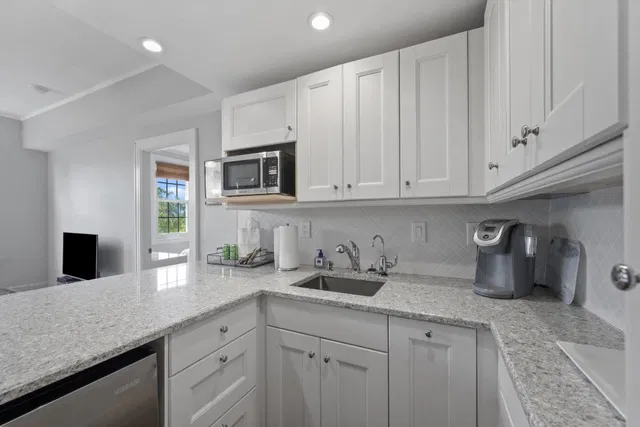 Unit 3232 photo 11